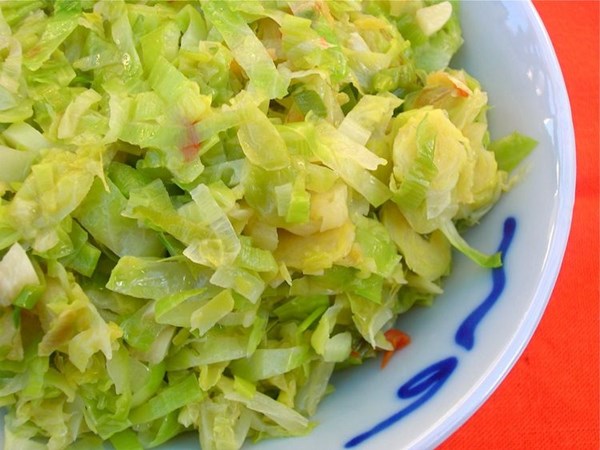 Stir-fried Brussels sprouts with leeks, ginger, garlic and chilli