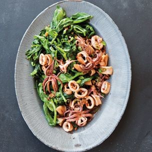 Stir-fried calamari & pea shoots