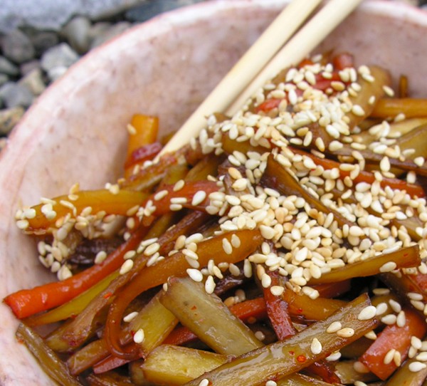Stir-fried carrot & burdock root (Kimpira) 