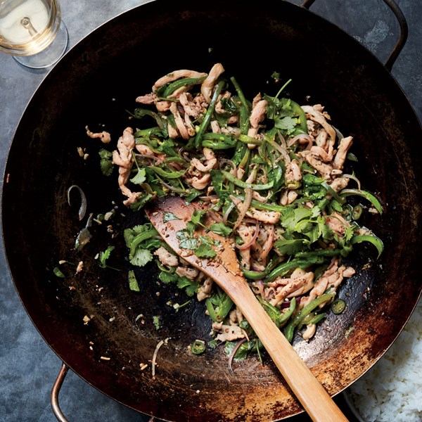 Stir-fried chicken and green pepper with cumin and cilantro
