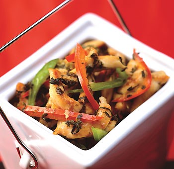 Stir-fried chicken with bell peppers and snow cabbage