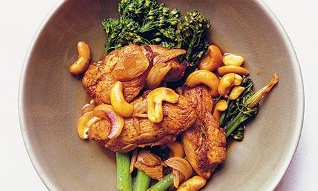 Stir-fried chicken with cashews and broccoli
