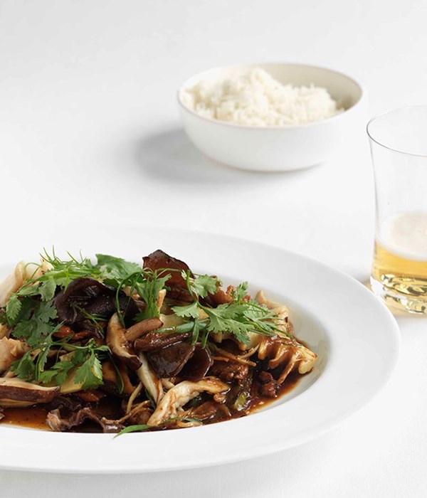 Stir-fried chicken with Chinese mushrooms