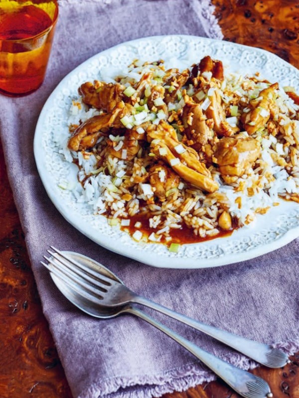 Stir-fried chicken with crispy garlic (Gai kra tiem)