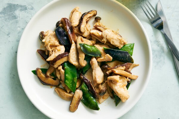 Stir-fried chicken with mushrooms and snow peas
