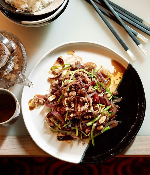 Stir-fried chopped duck with coriander and black vinegar