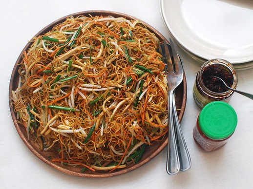 Stir-fried chow mein with four vegetables