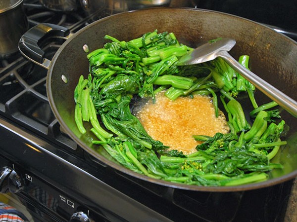 Stir-fried choy sum with minced garlic