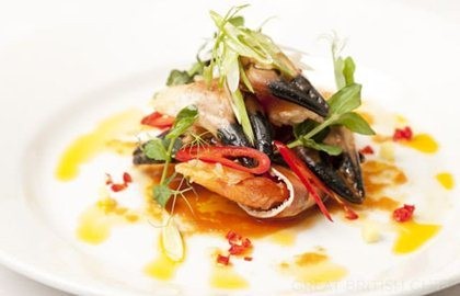 Stir-fried crab claws with spring onion, chilli and garlic