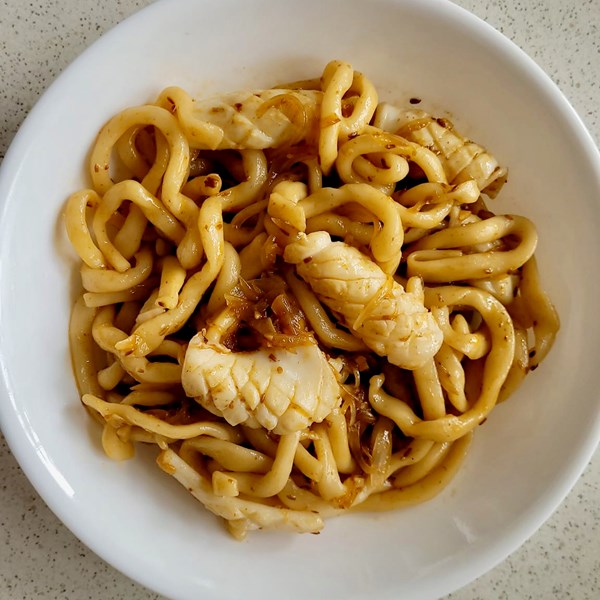 Stir-fried cumin squid with wheat noodles