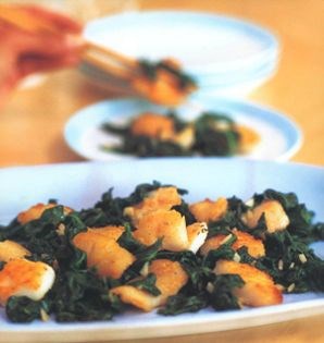 Stir-fried fish and spinach