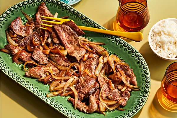 Stir-fried flank steak with yellow onions
