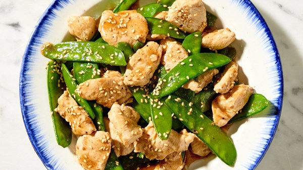 Stir-fried ginger chicken with snow peas