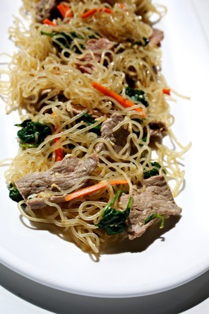 Stir-fried glass noodles with beef and spinach