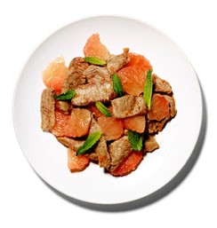 Stir-fried grapefruit with beef, chiles and mint
