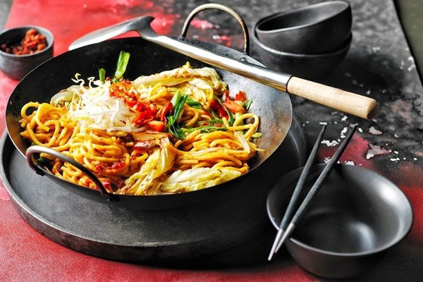 Stir-fried Hokkien noodles with chilli sauce