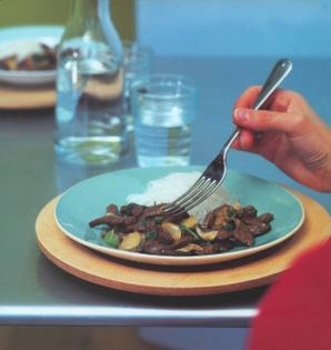 Stir-fried lamb with garlic and basil