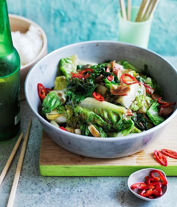 Stir-fried lettuce with bacon