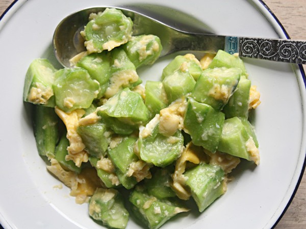 Stir-fried luffa gourds with eggs