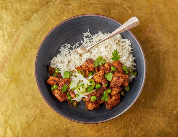 Stir-fried masala-spiced pork with peas