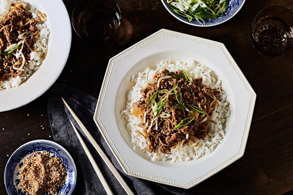 Stir-fried minced pork & soy bean sprouts