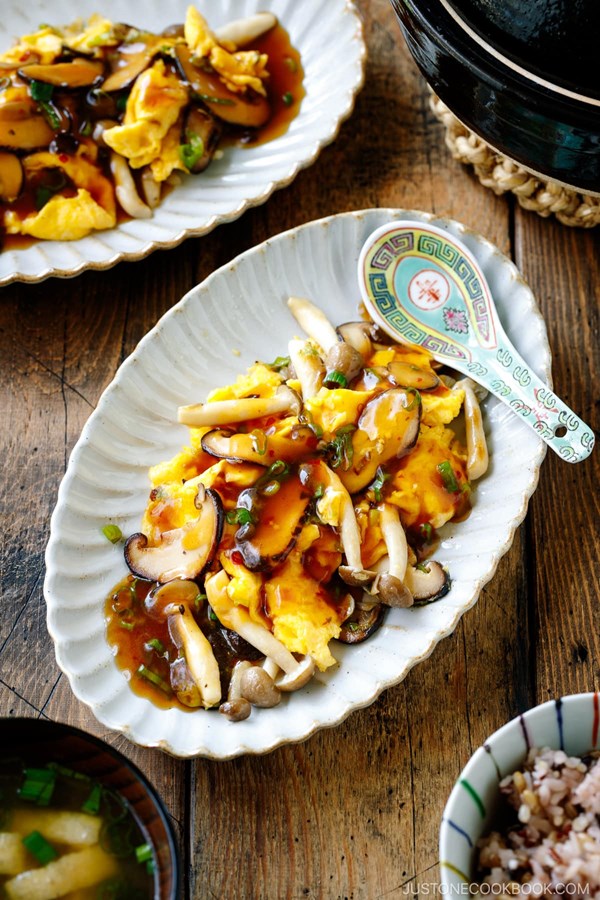 Stir-fried mushrooms and eggs with ankake sauce