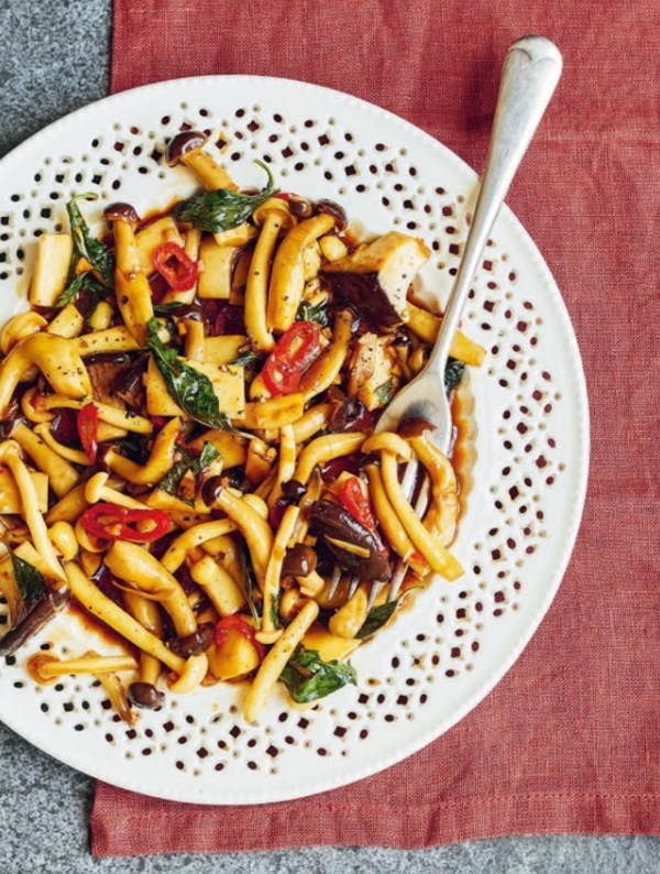 Stir-fried mushrooms with chilli and Thai basil (Pad hed bai horapa)