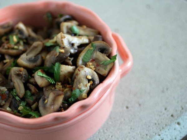 Stir-fried mushrooms with lemongrass and chilies