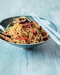 Stir-fried noodles with roast pork