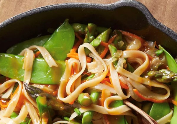 Stir-fried noodles with veggies [Chinese brown sauce]