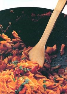 Stir-fried pasta with orange and curry