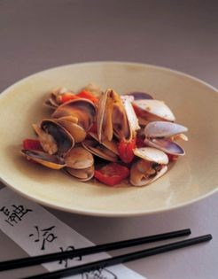 Stir-fried pipis in bean sauce with chillies