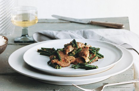 Stir-fried pork with long beans