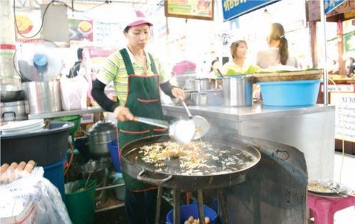 Stir fried rice noodles, bean sprouts, peanuts and tamarind (Pad Thai)