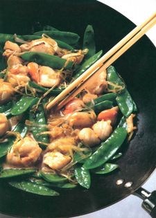Stir-fried scallops with mangetout