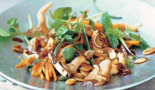 Stir-fried seeds and vegetables