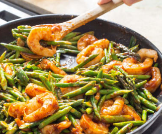 Stir-fried shrimp and asparagus in garlic sauce