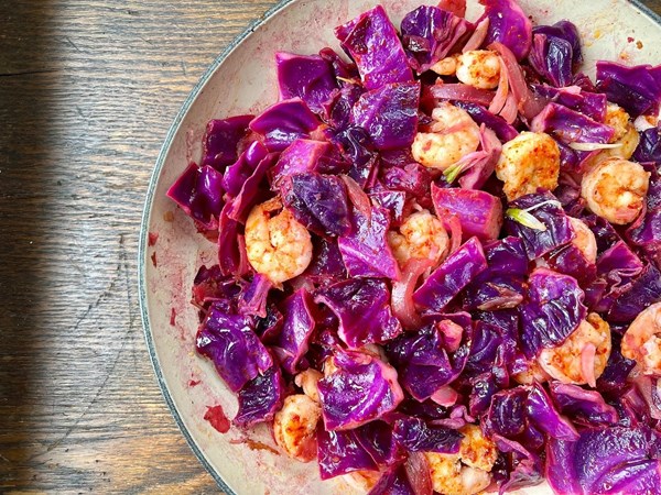 Stir-fried shrimp and red cabbage
