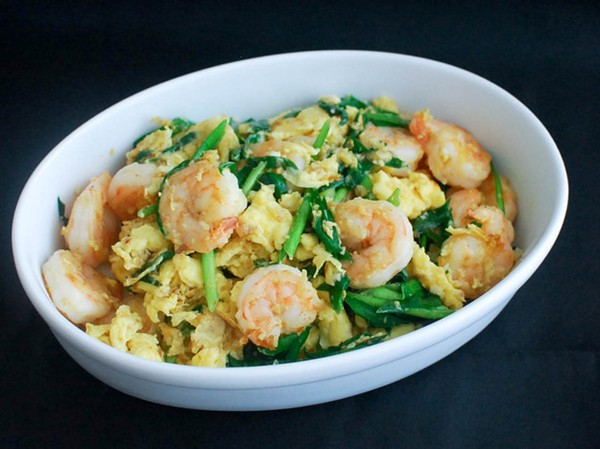Stir-fried shrimp with eggs and Chinese chives