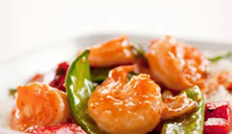 Stir-fried shrimp with snow peas and red bell pepper in hot-and-sour sauce