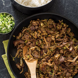 Stir-fried steak with shiitake mushrooms and cabbage
