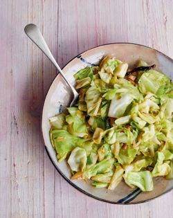 Stir-fried sweetheart cabbage