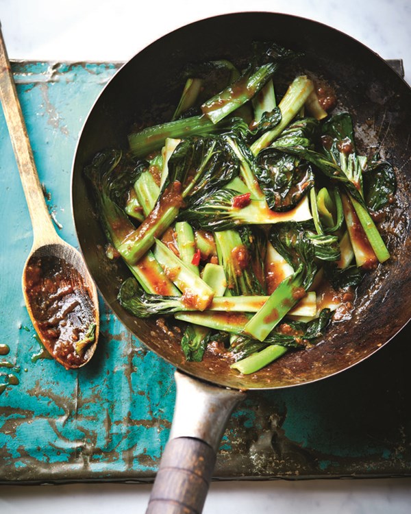 Stir-fried Thai-style tat soi (Pad pak tat soi fae daeng)
