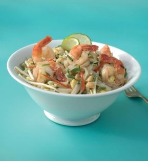 Stir-fried thin and flat noodles with prawns or chicken