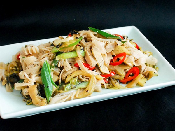 Stir-fried tripe with pickled mustard greens and fermented black beans