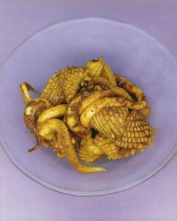 Stir-fried turmeric squid