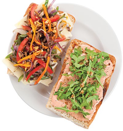 Stir-fried vegetable sandwich (Asaltado vegetariano)