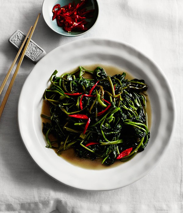 Stir-fried water spinach with preserved bean curd (Fu yu ong choy)
