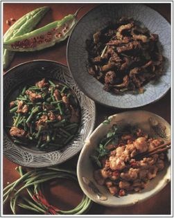 Stir-fried yard-long beans with pork slivers