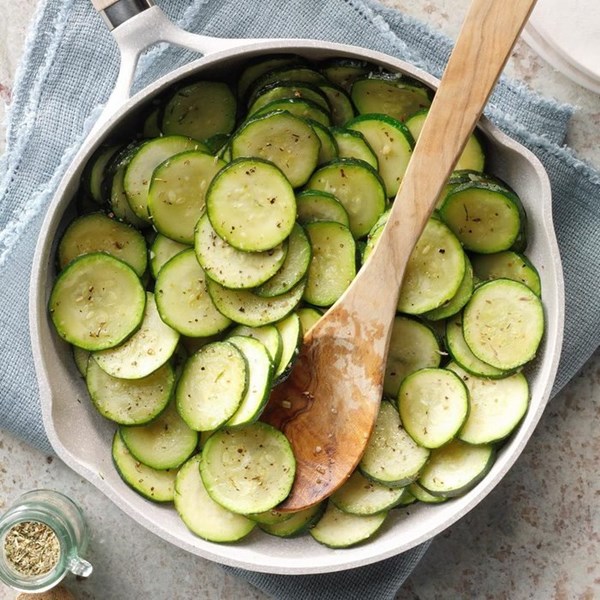 Stir-fried zucchini